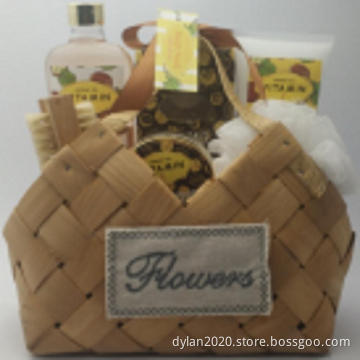 Apple Moisturing Body care items 6pcs Wooden basket Chrismas gift set